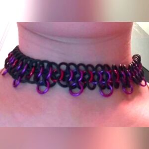 Stretchy chainmail choker